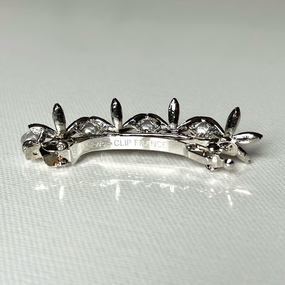 ❣️SOLD❣️ Floral Crystal & Pearl Hair Clip - Picture 3 of 3